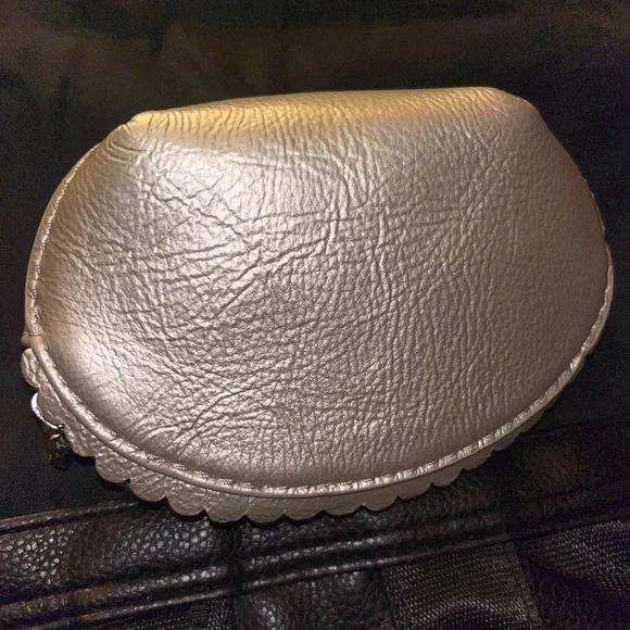 UGG AUSTRALIA Leather Key - Picture 3 of 5